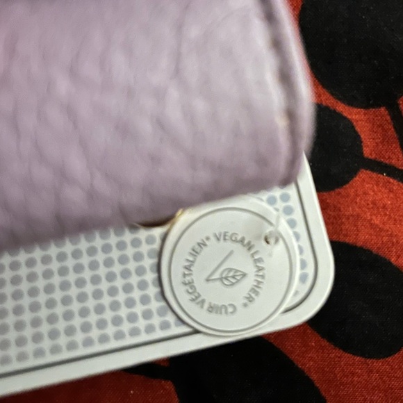 NWT Quo Beauty Vegan Leather Lavender Purple Colour Ear Buds Case - Picture 3 of 3